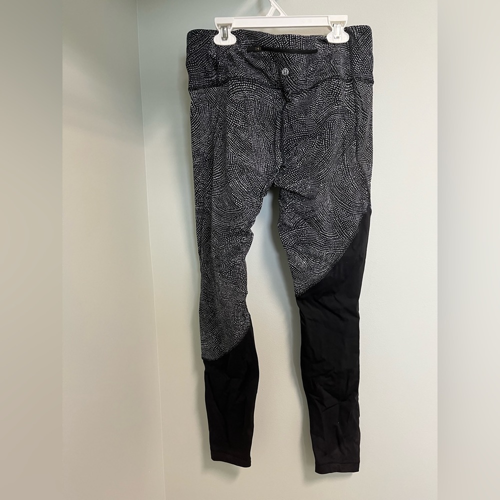 Peloton/Lululemon black leggings